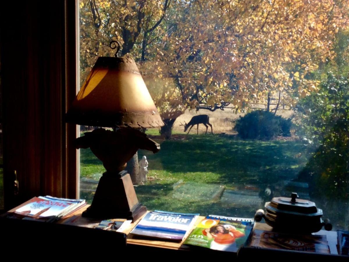 Yellowstone Cattle Baron Ensuite, Private Entrance & Parking - Prairie Rose B&B 샤이엔 객실 사진