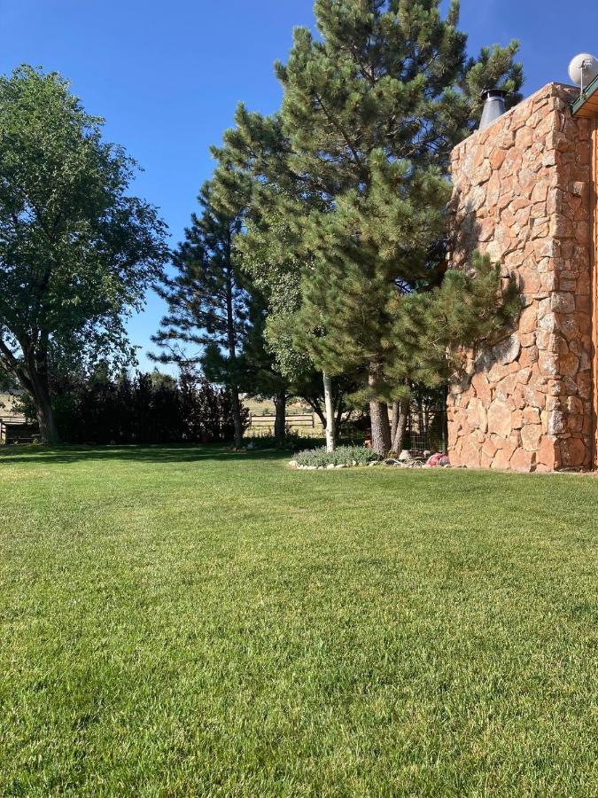 Yellowstone Cattle Baron Ensuite, Private Entrance & Parking - Prairie Rose B&B 샤이엔 외부 사진
