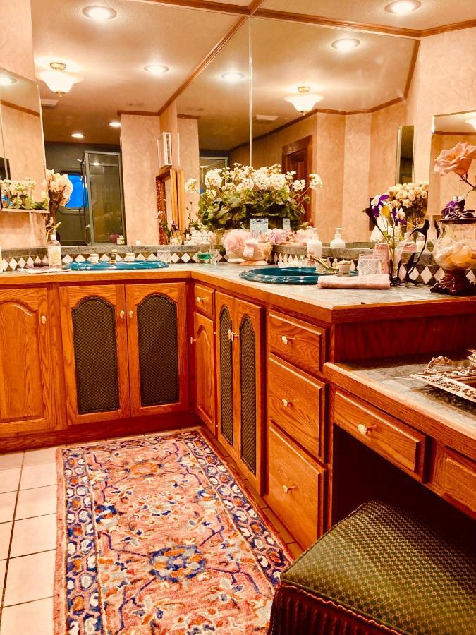 Yellowstone Cattle Baron Ensuite, Private Entrance & Parking - Prairie Rose B&B 샤이엔 외부 사진