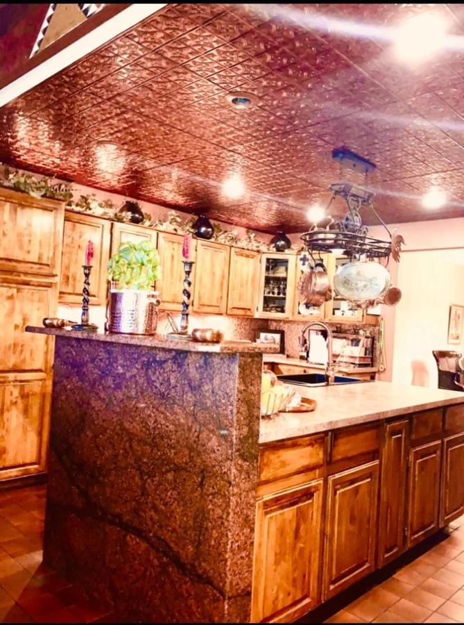 Yellowstone Cattle Baron Ensuite, Private Entrance & Parking - Prairie Rose B&B 샤이엔 외부 사진