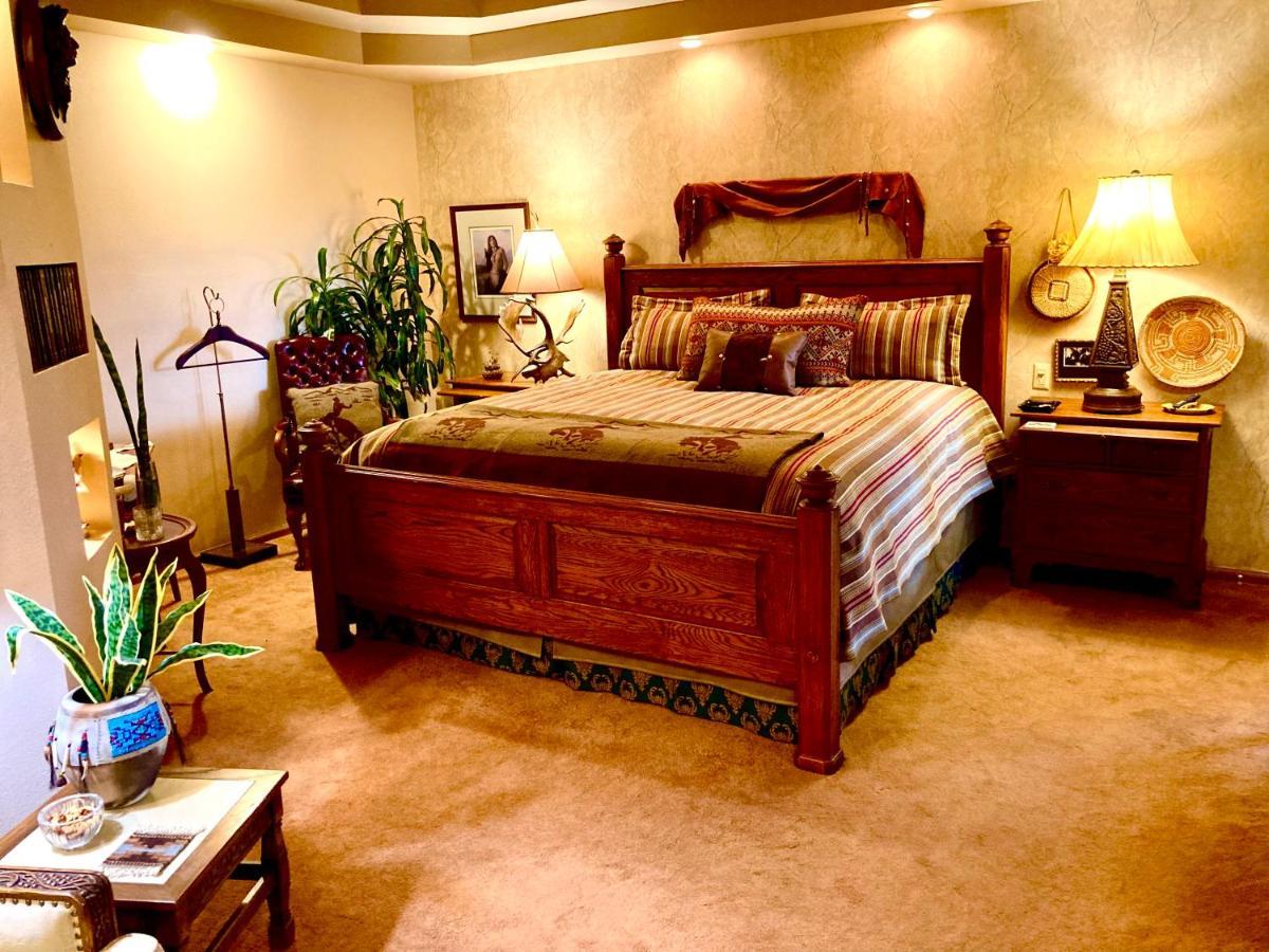 Yellowstone Cattle Baron Ensuite, Private Entrance & Parking - Prairie Rose B&B 샤이엔 외부 사진