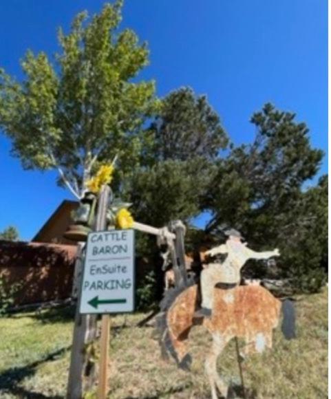 Yellowstone Cattle Baron Ensuite, Private Entrance & Parking - Prairie Rose B&B 샤이엔 외부 사진