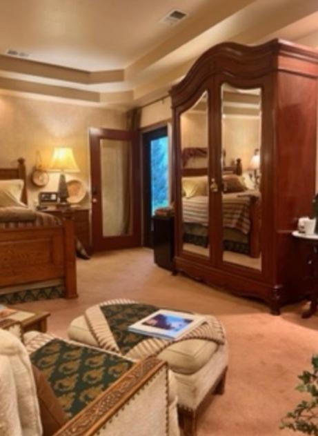 Yellowstone Cattle Baron Ensuite, Private Entrance & Parking - Prairie Rose B&B 샤이엔 외부 사진