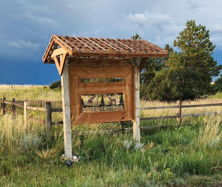 Yellowstone Cattle Baron Ensuite, Private Entrance & Parking - Prairie Rose B&B 샤이엔 외부 사진